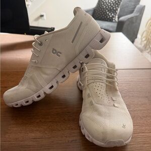 On Cloud Cloud 5 Running Sneakers